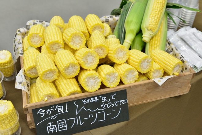 画像：ケータリングの生で食べられるとうもろこし